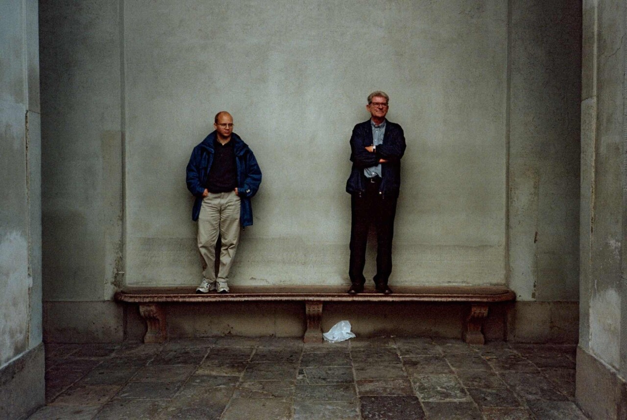 Проект «Ежедневный отчет», Стокгольм, зрители смены караула в Королевском дворце, август, 1999 год. Фотограф Франк Хорват