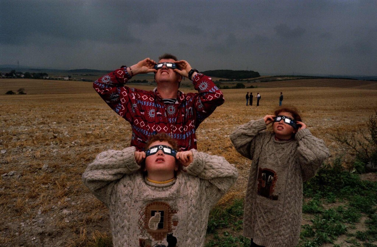Проект «Ежедневный отчет», Реймс, Франция, наблюдение за солнечным затмением, август, 1999 год. Фотограф Франк Хорват