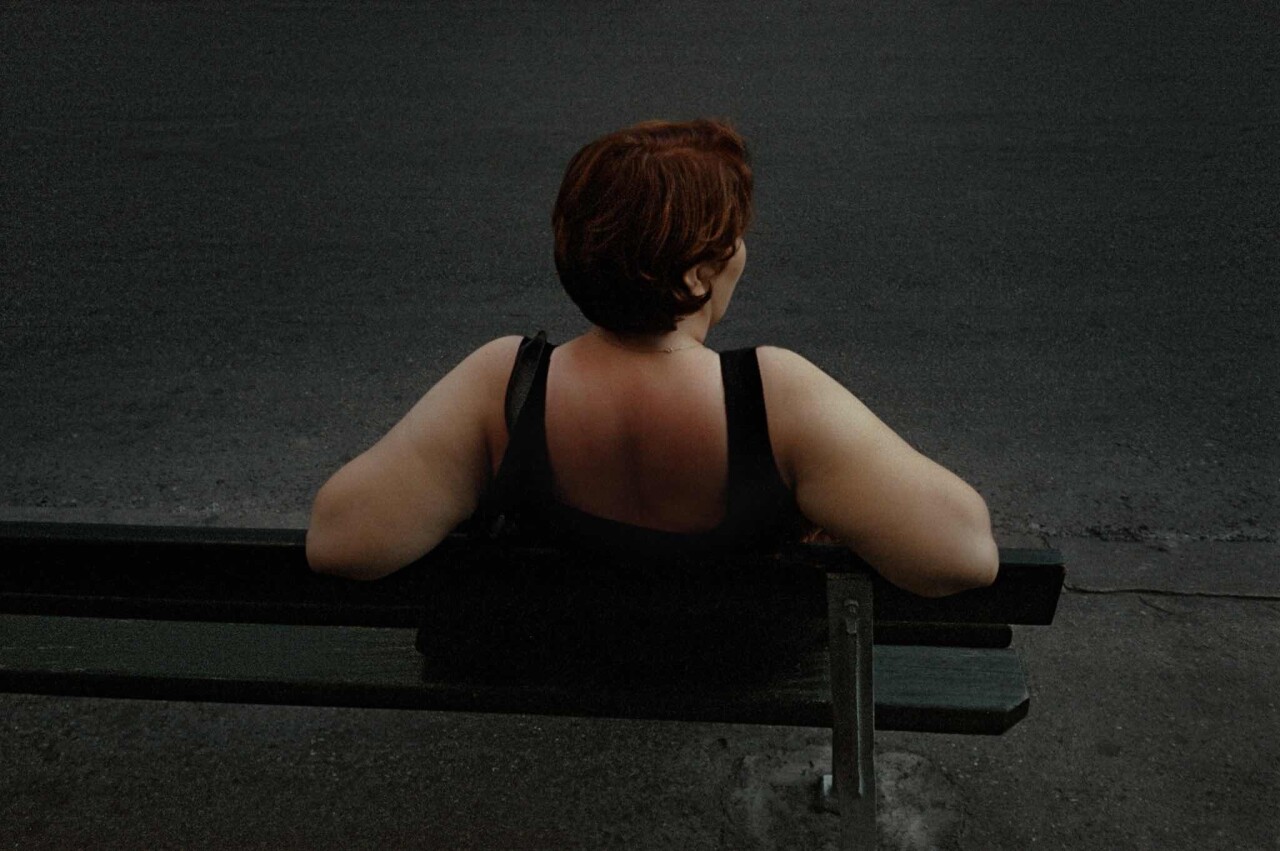 Проект «Ежедневный отчет», Париж, дама на скамейке, сентябрь, 1999 год. Фотограф Франк Хорват
