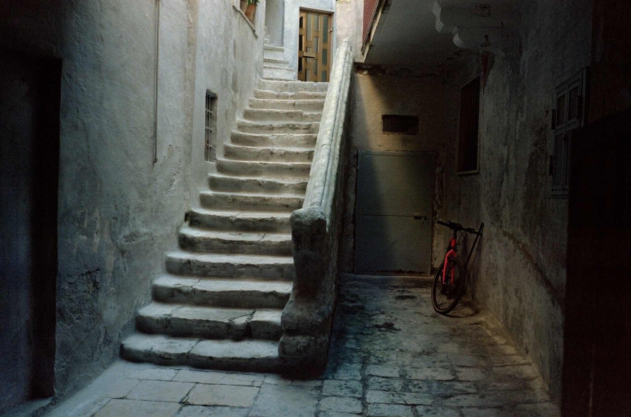 Проект «Ежедневный отчет», Монополи, Италия, лестница, октябрь, 1999 год. Фотограф Франк Хорват