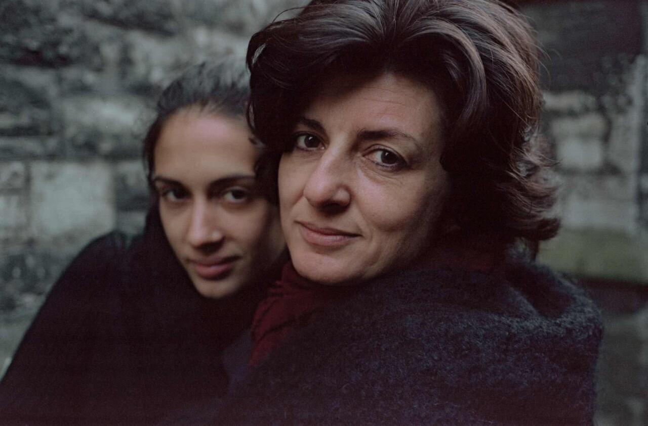 Проект «Ежедневный отчет», Фьямметта и Александра де Ла, октябрь, 1999 год. Фотограф Франк Хорват