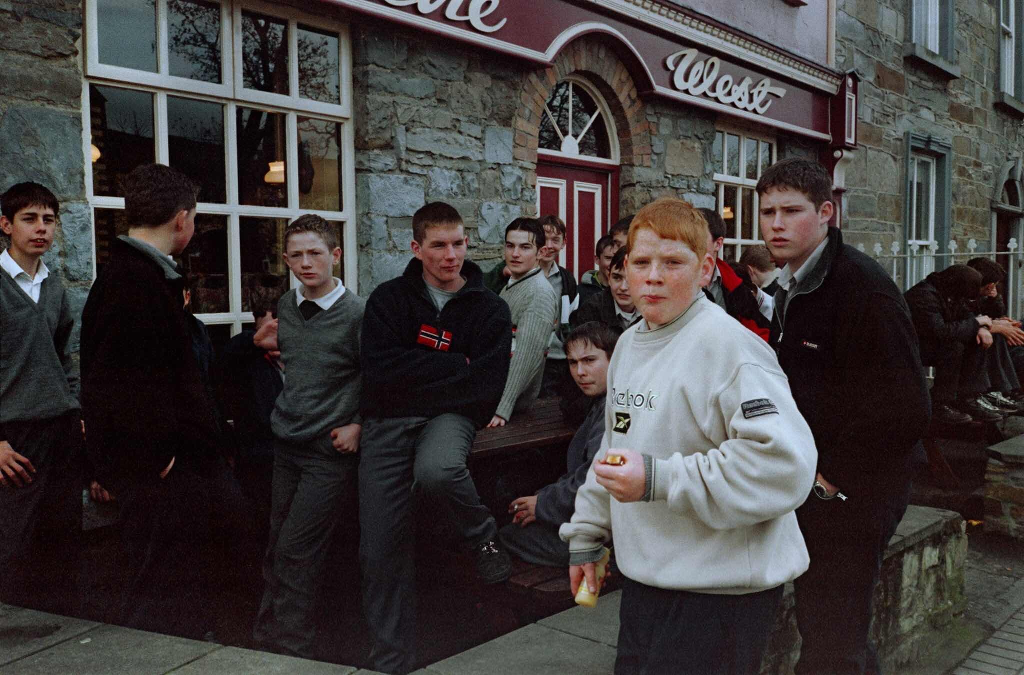 Проект Ежедневный отчет, Уэстпорт, Ирландия, школьники, ноябрь, 1999 год. Фотограф Франк Хорват