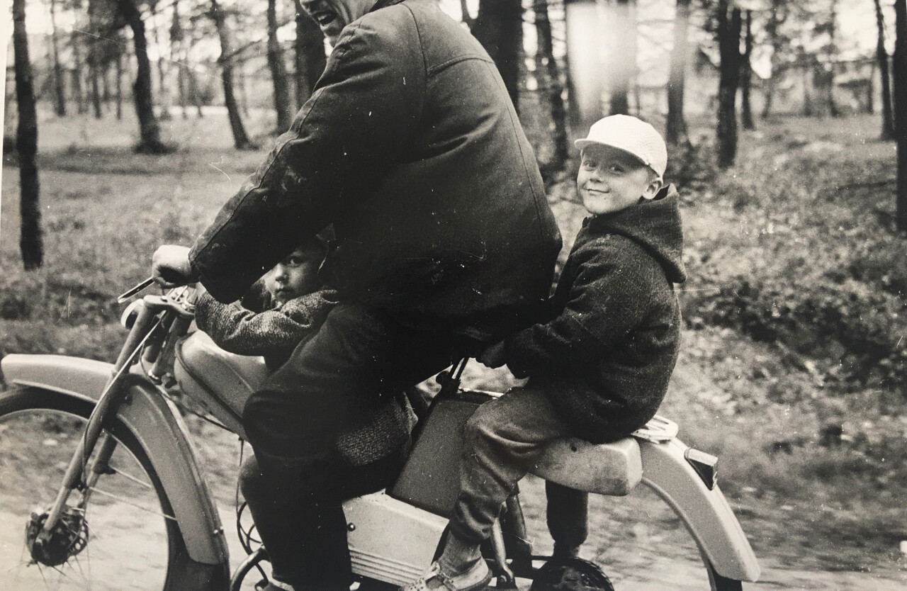 С отцом на мопеде, 1967 год, фотограф Антанас Суткус