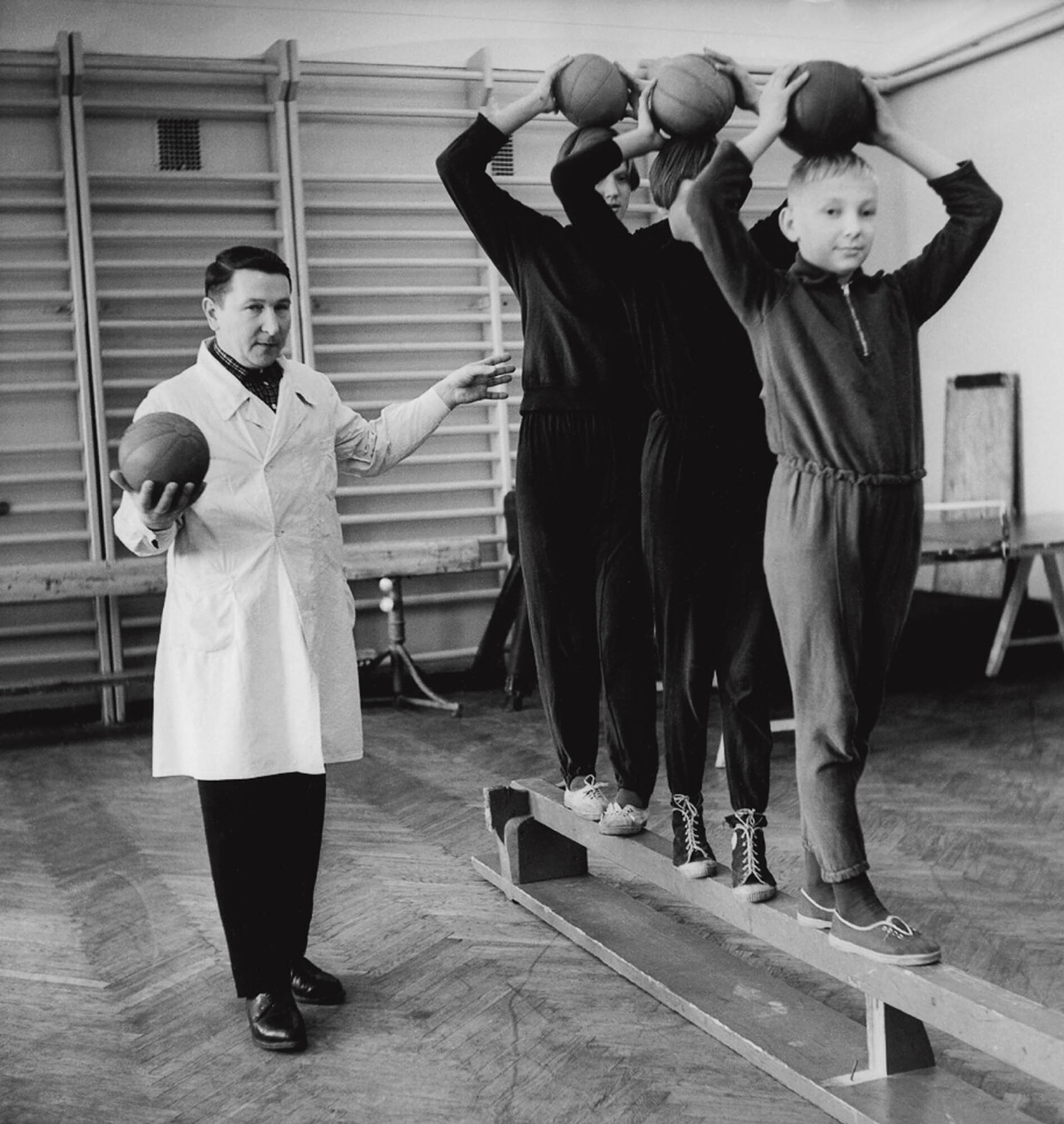 Школа для слепых детей, Гимнастика, 1962 год, фотограф Антанас Суткус