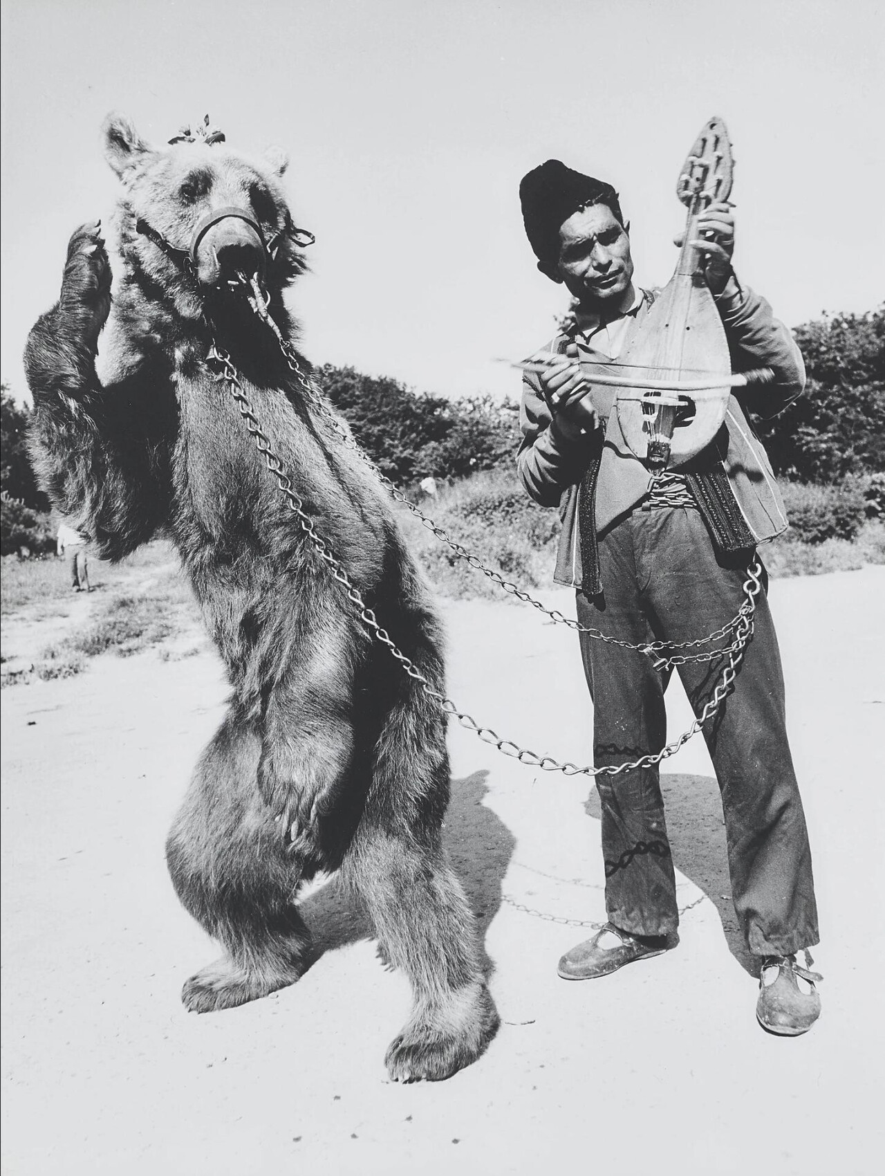 Цыган с танцующим медведем, 1972 год, фотограф Антанас Суткус
