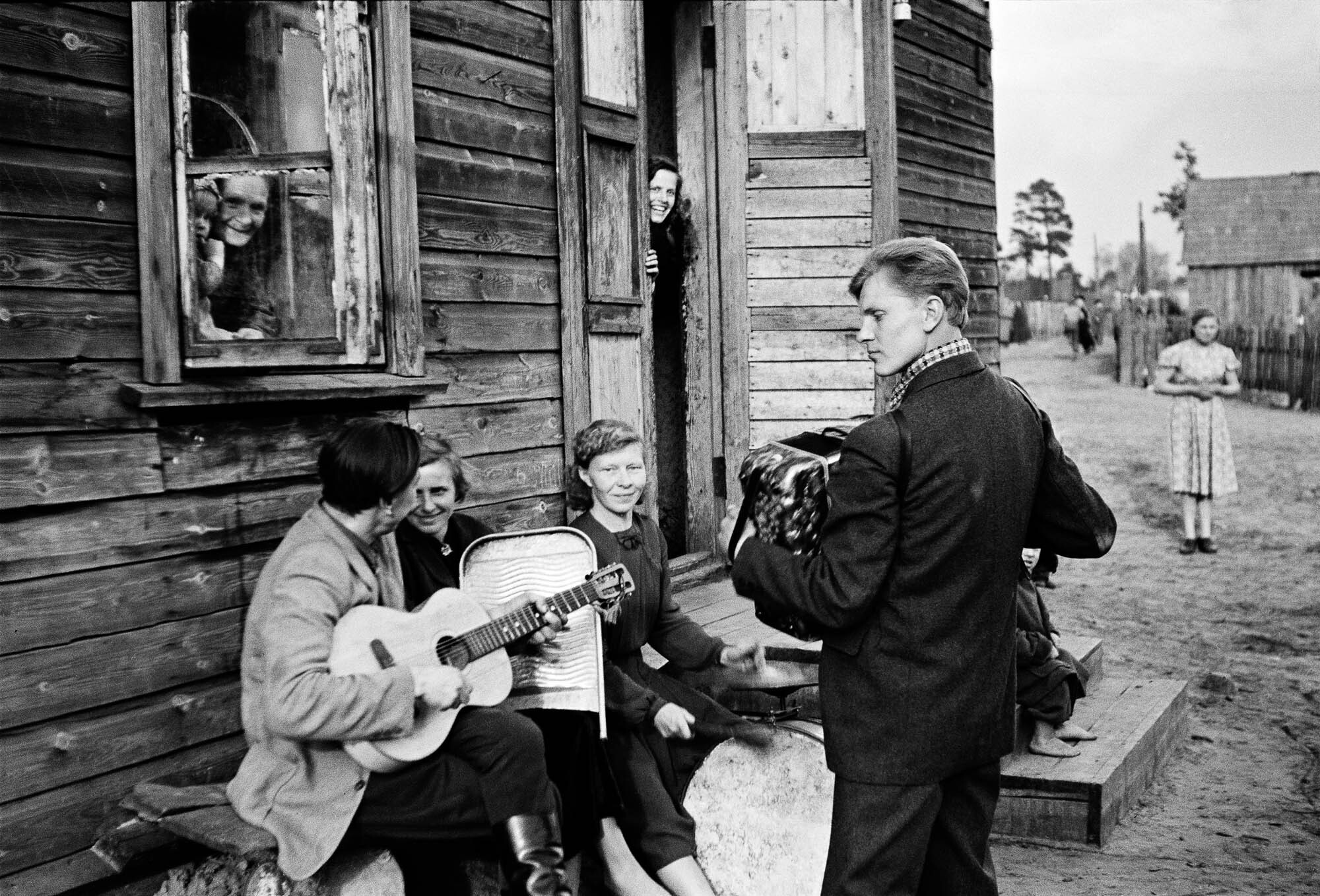 Эжерелис, Воскресенье в деревне, 1959 год, фотограф Антанас Суткус