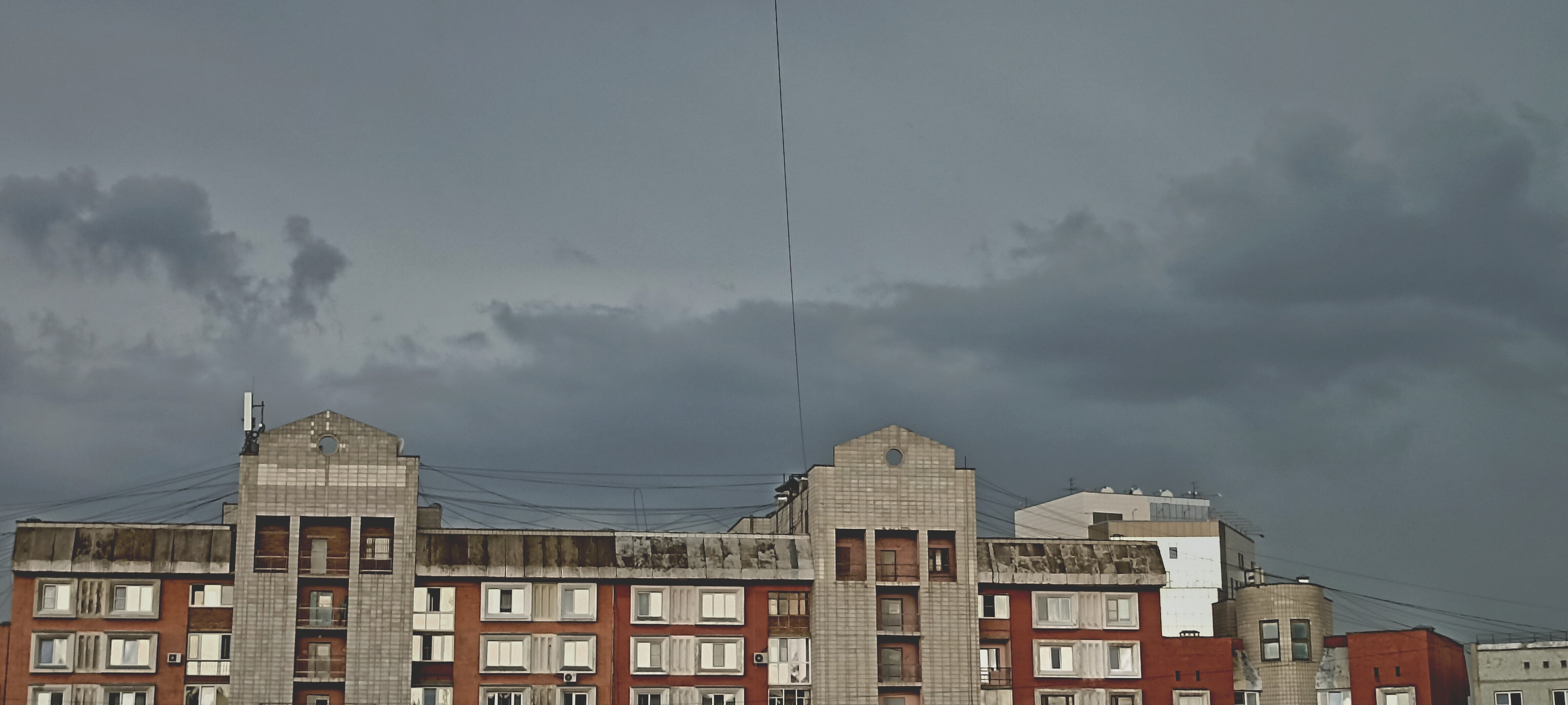 Серебро в окнах, Россия, Омск, 2025. Фотограф Георгий Финк