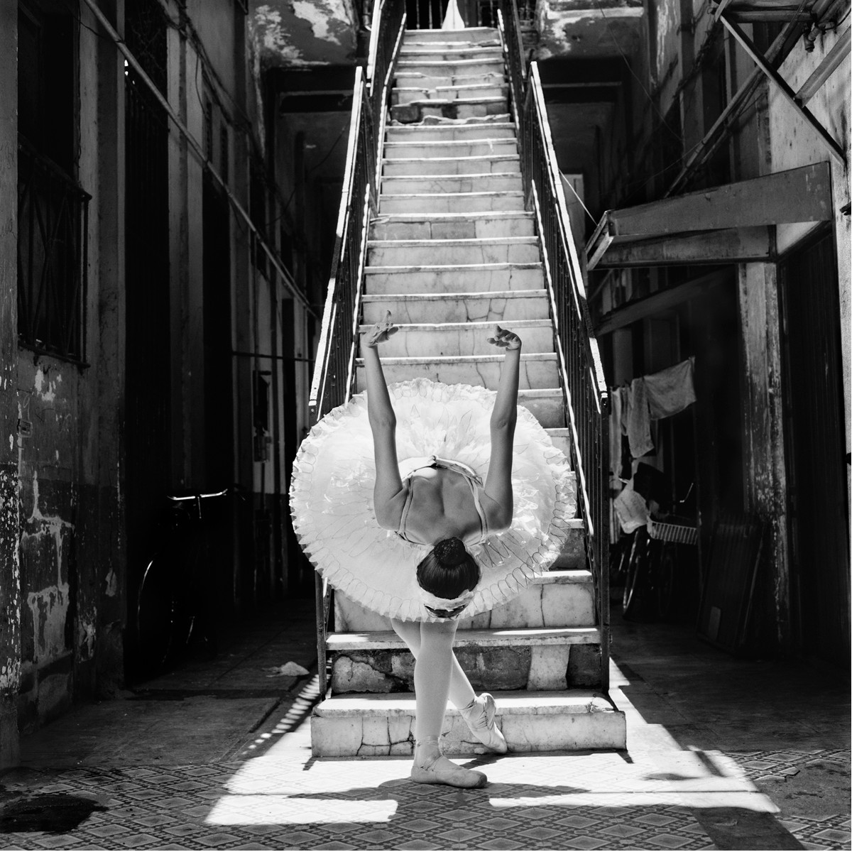 Из фотопроекта Национальный балет Кубы, 2001. Автор Изабель Муньос (6)
