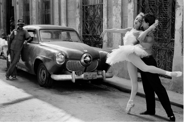 Из фотопроекта «Национальный балет Кубы, 2001». Автор Изабель Муньос