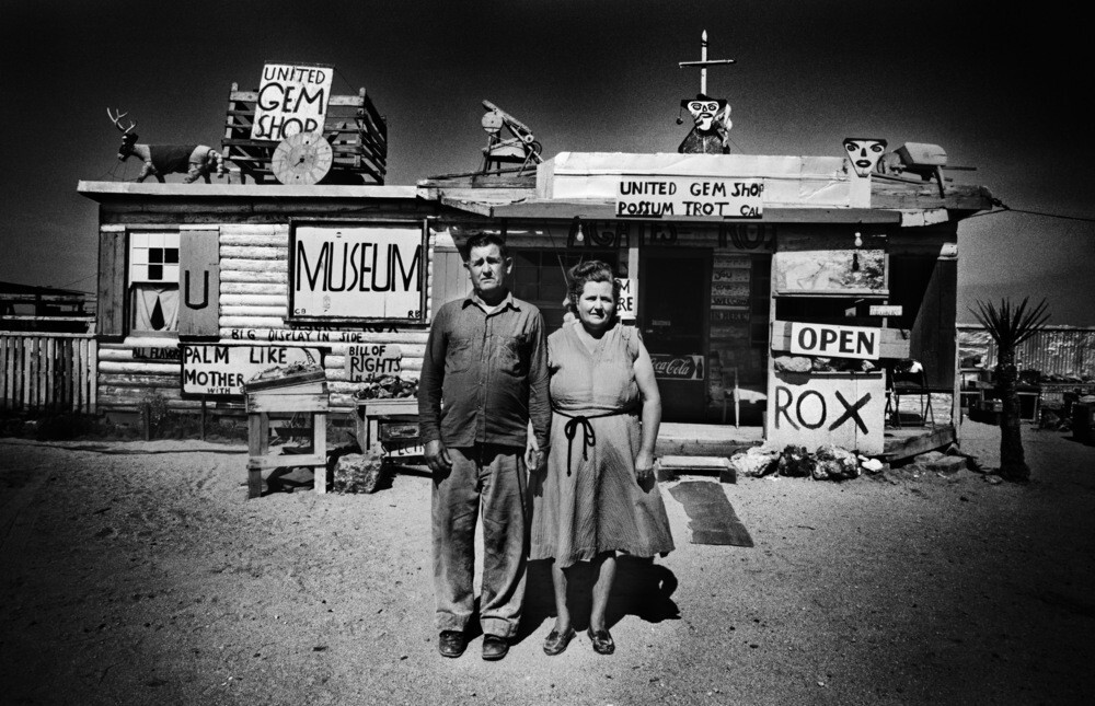 Я и Руби Блэк для своего музея в пустыне Мохаве, Аризона, США (1960), фотограф Эд ван дер Элскен