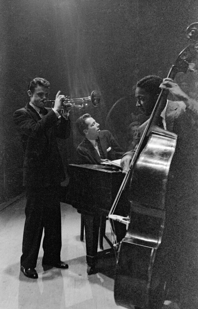 Чет Бейкер в Концертгебау, Амстердам (17 сентября 1955), фотограф Эд ван дер Элскен (6)