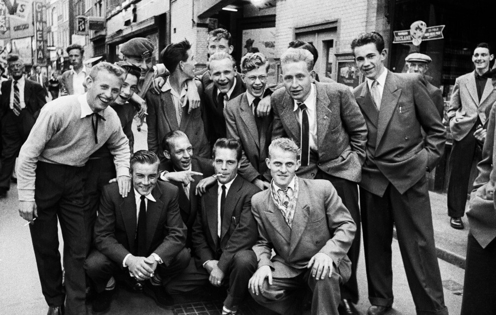Ноземс на Ньювендейке, Амстердам (1955), фотограф Эд ван дер Элскен