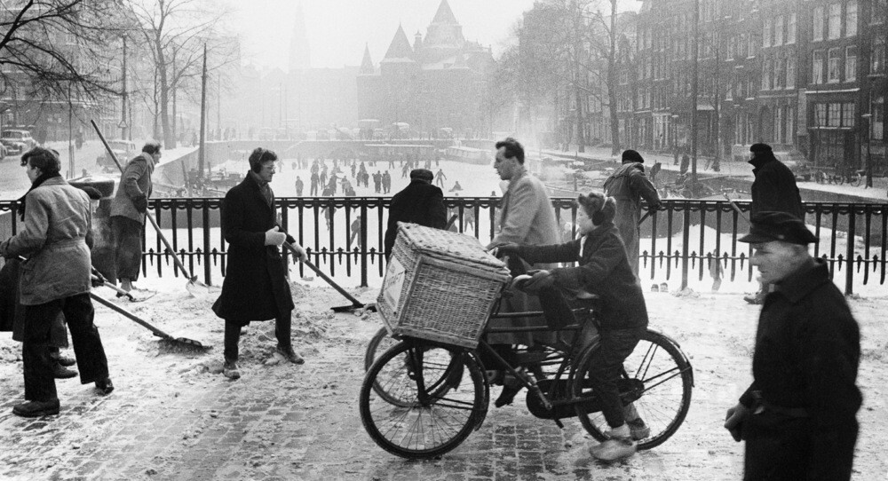 Мост через Гелдерсекаде, Амстердам (1956), фотограф Эд ван дер Элскен