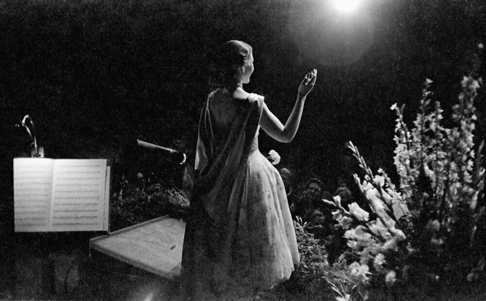 Мария Каллас в Концертгебау, Амстердам (1959), фотограф Эд ван дер Элскен