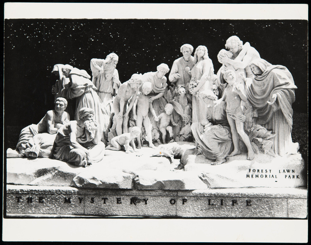 Кладбище Форест-Лоун, Лос-Анджелес (1959–1960), фотограф Эд ван дер Элскен