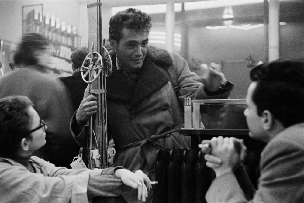 Кафе де Флор, Париж (1950–1954), фотограф Эд ван дер Элскен (1)