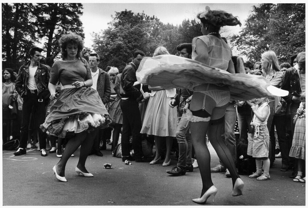 Танцы, Вондельпарк, Амстердам (1983), фотограф Эд ван дер Элскен