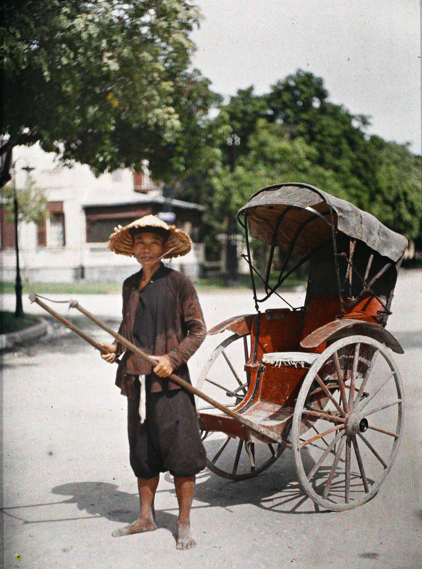 Ханой, Тонкин, Индокитай. Рикша, 1915 год, автор Леон Бизи (автохром)