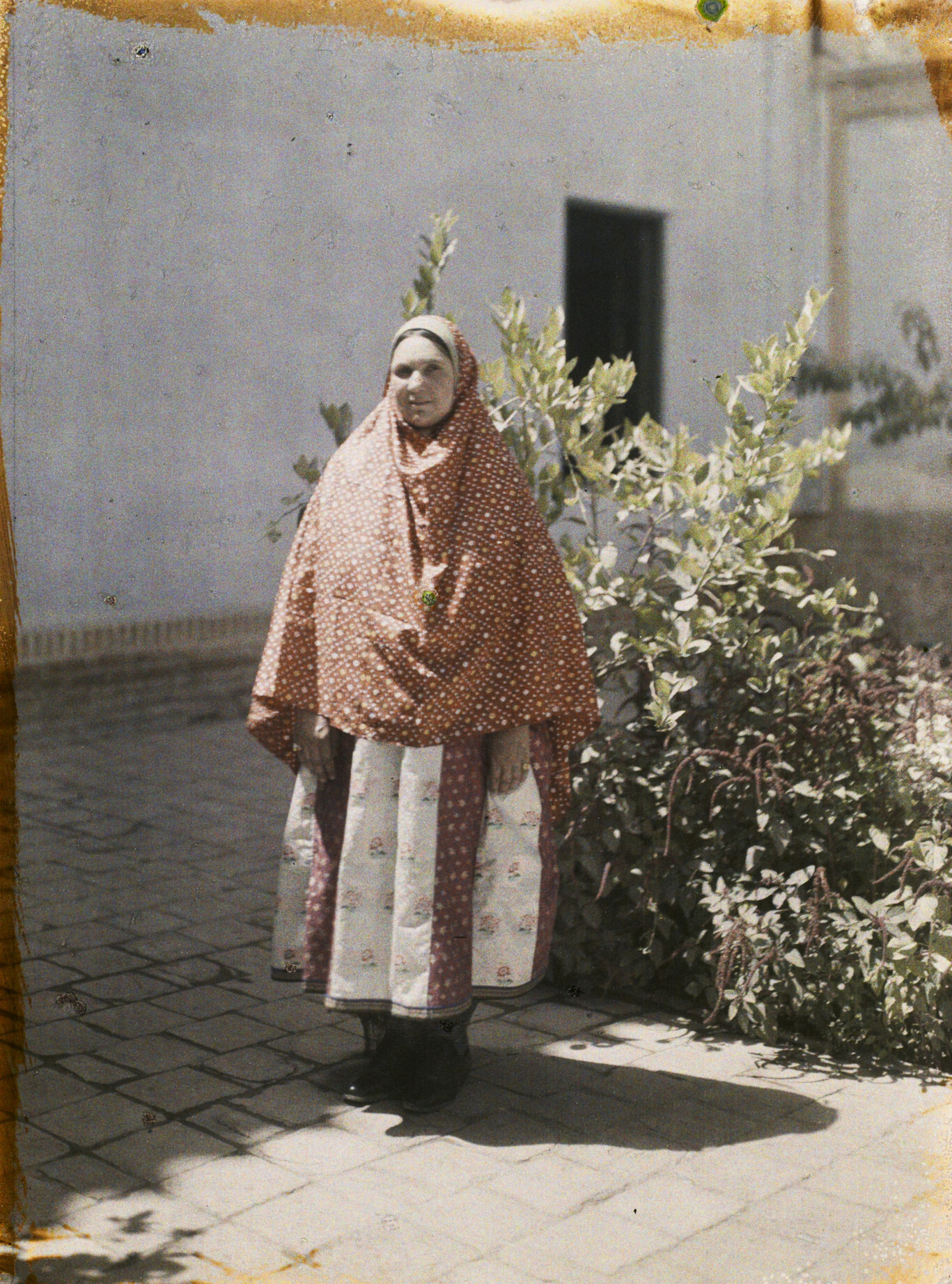 Тегеран, женщина, 1927 год, автор Фредерик Гадмер (автохром)