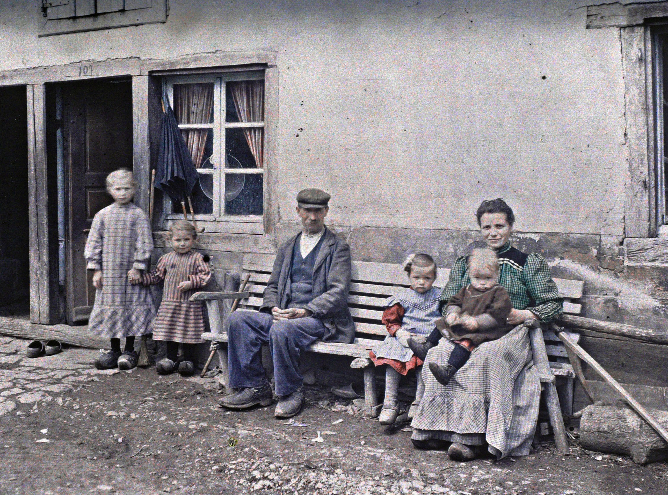 Сьювен, Верхний Рейн, Эльзас, Франция. Группа, 1917 год, автор Пол Кастельно (автохром)