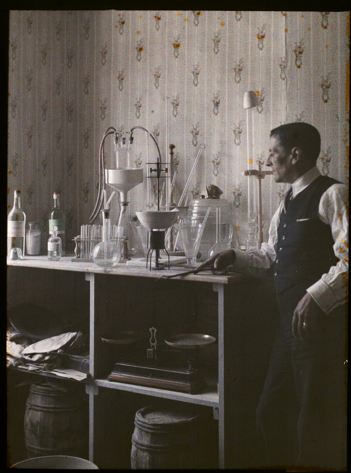 Сен-Ирье, Франция. Лабораторный зал компании Ciminor, 1929 год, автор Стефан Пассе (автохром)
