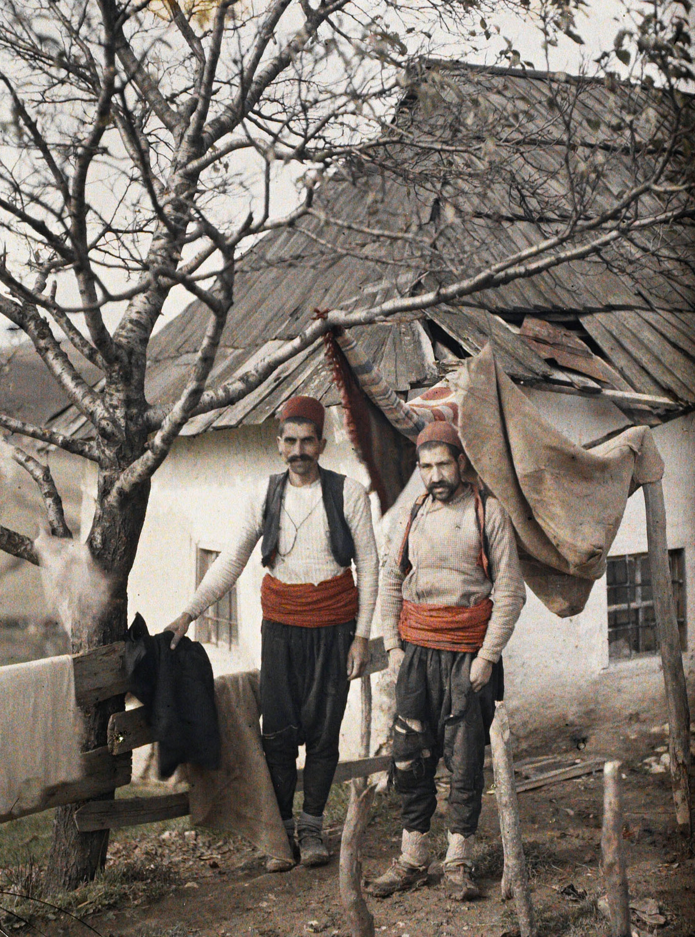 Сараево, Босния и Герцеговина. Цыгане, 1912 год, автор Огюст Леон (автохром)