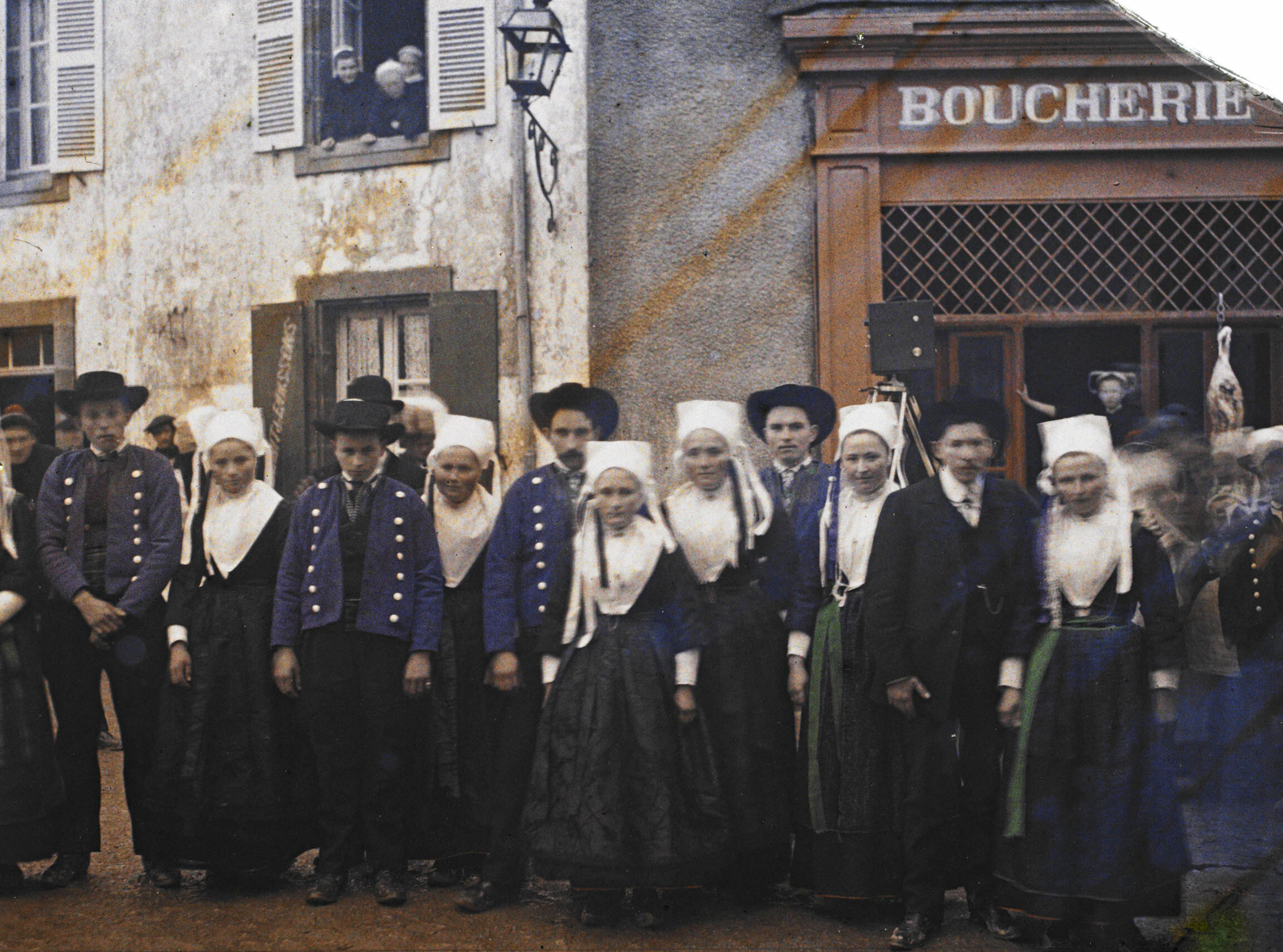 Плугастель-Даула, Финистер, Бретань, Франция. Свадебные пары, 1907 год, автор Стефан Пассе (автохром)