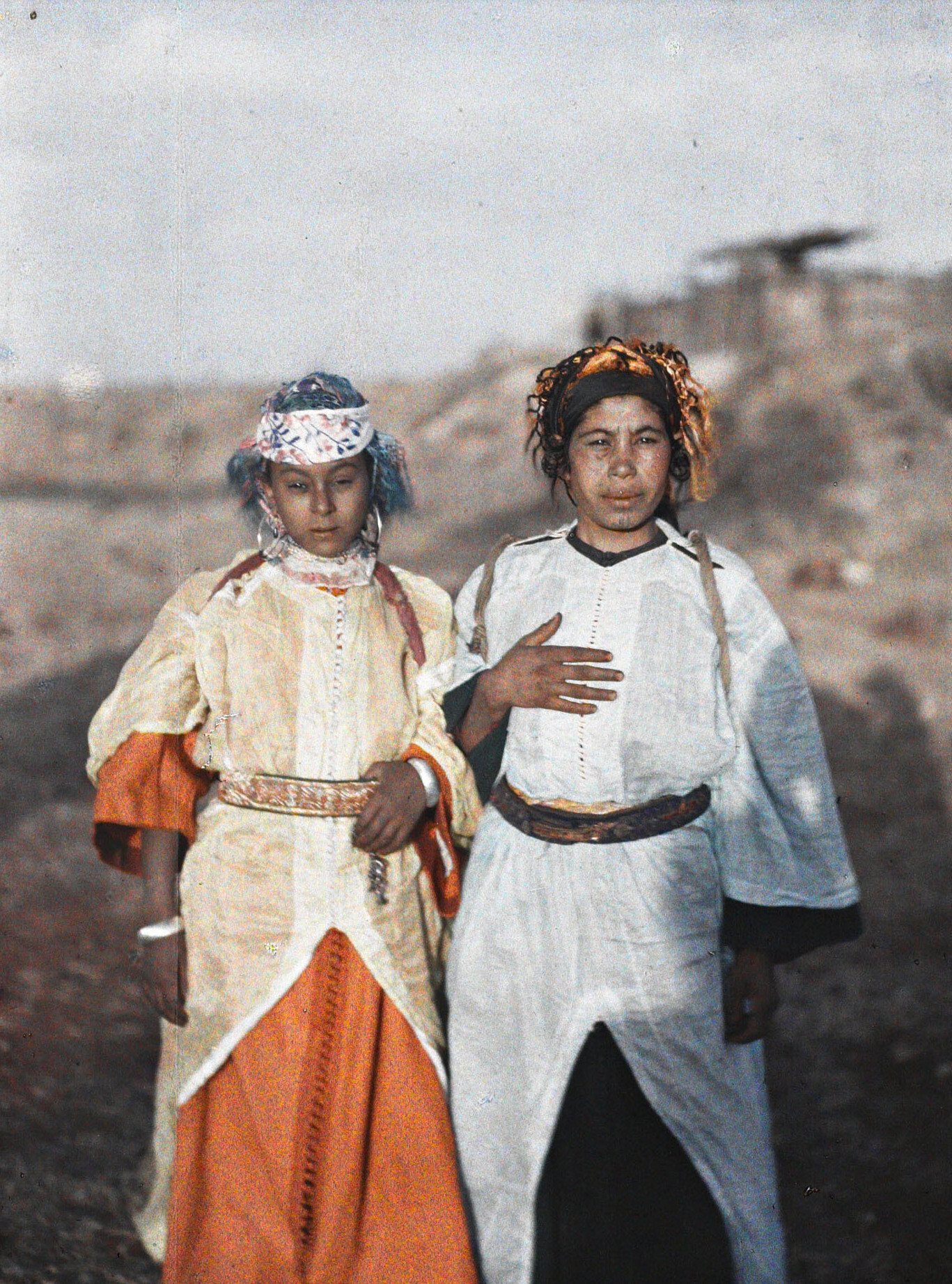 Мекнес, Марокко. Две женщины, 1926 год, автор Джордж Шевалье (автохром)