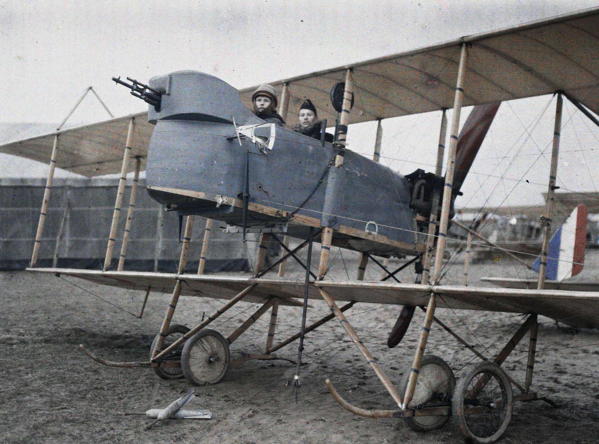 Ле-Тронкуа, Сомма, Франция. Бомбардировщик, 1916 год, автор Стефан Пассе (автохром)