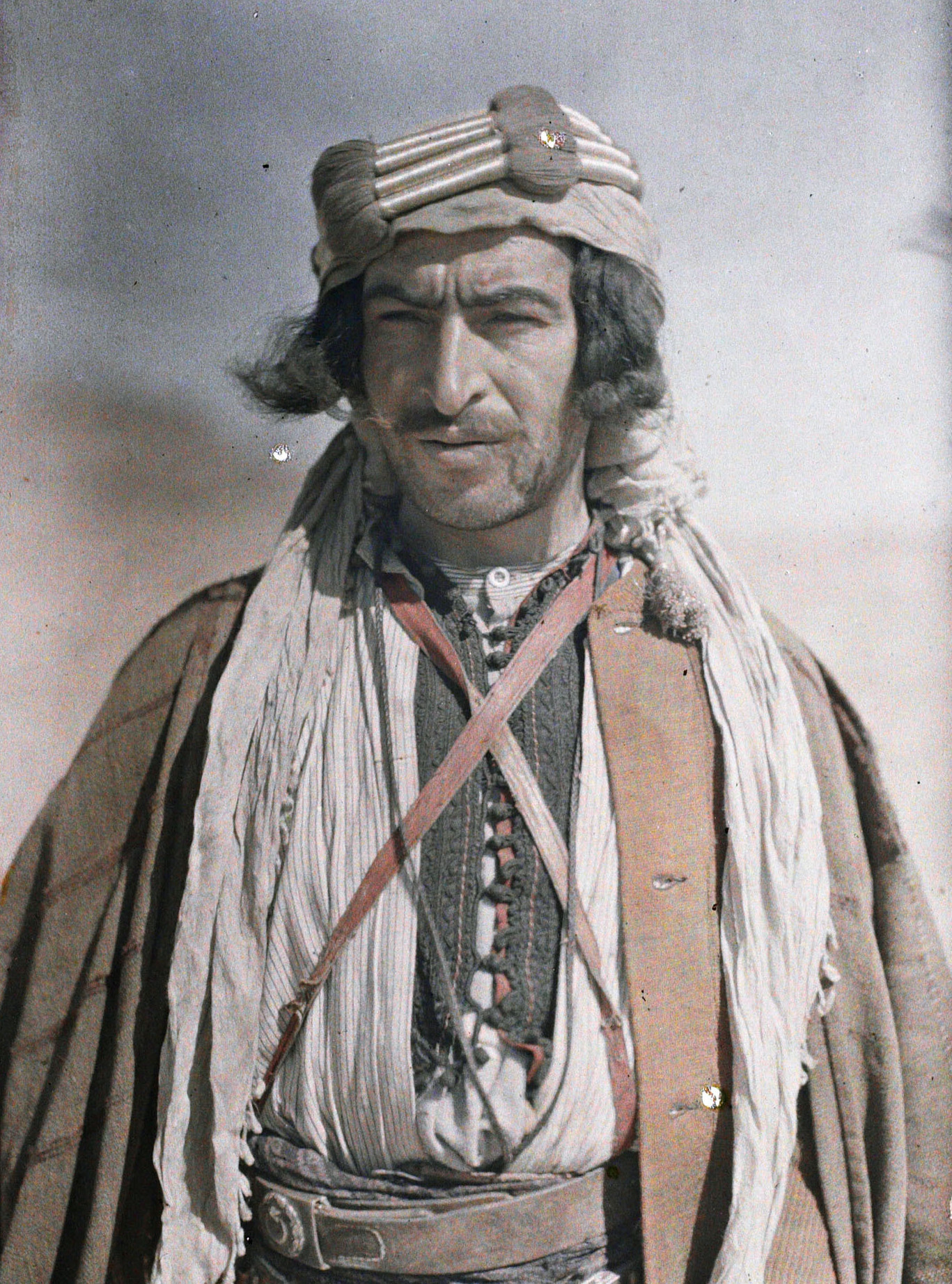 Кувейра, Аравия (Иордания). Друзский боец ​​арабских войск Королевства Хиджаз, 1918 год, автор Пол Кастельно (автохром)