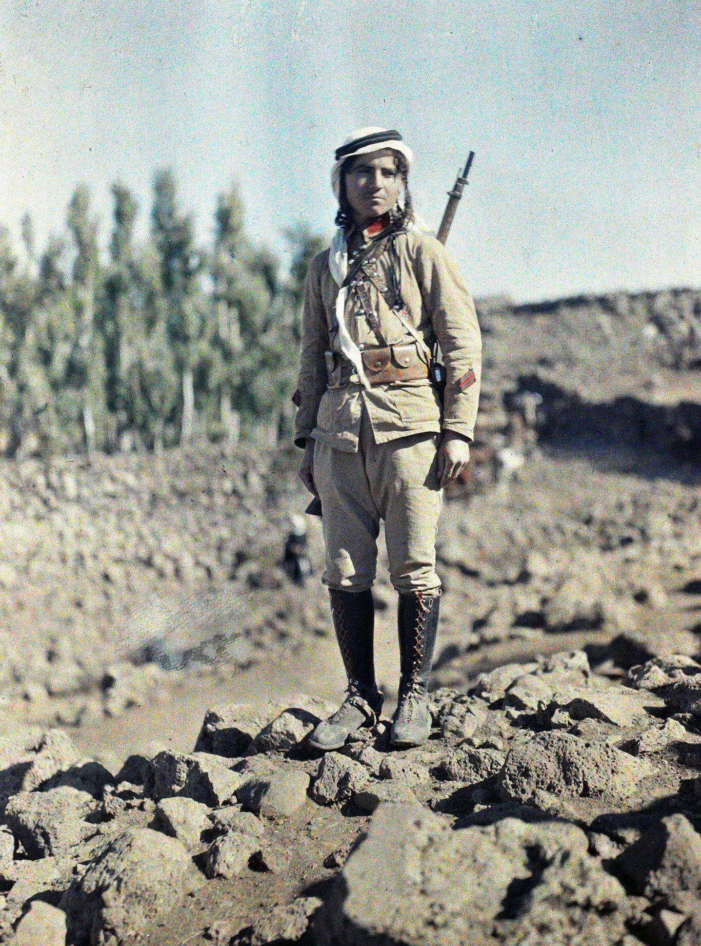 Канават, Сирия. Друзский жандарм, 1921 год, автор Фредерик Гадмер (автохром)