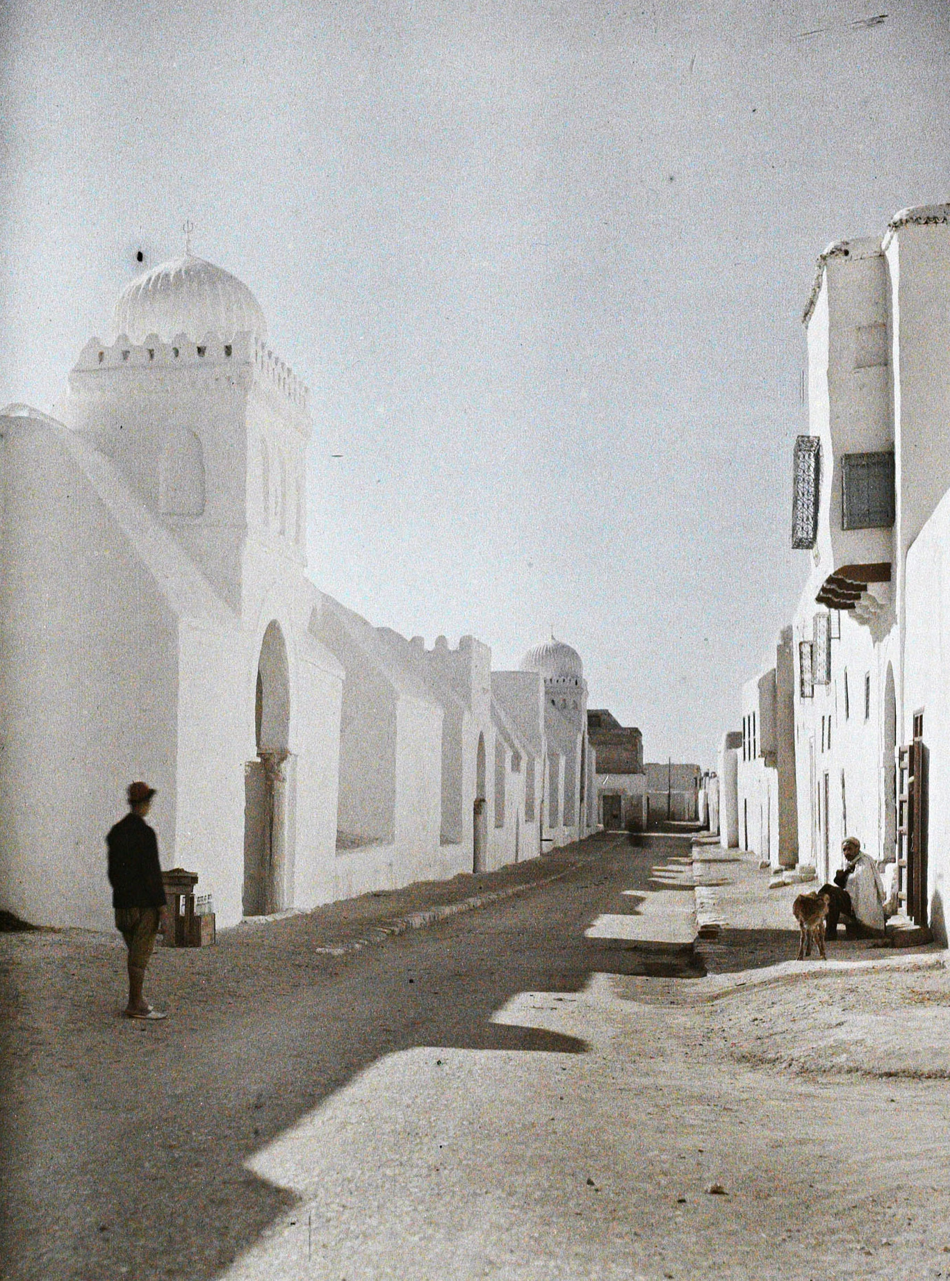 Кайруан, Тунис. Мечеть на улице Гранд в Медине, 1931 год, автор Фредерик Гадмер (автохром)