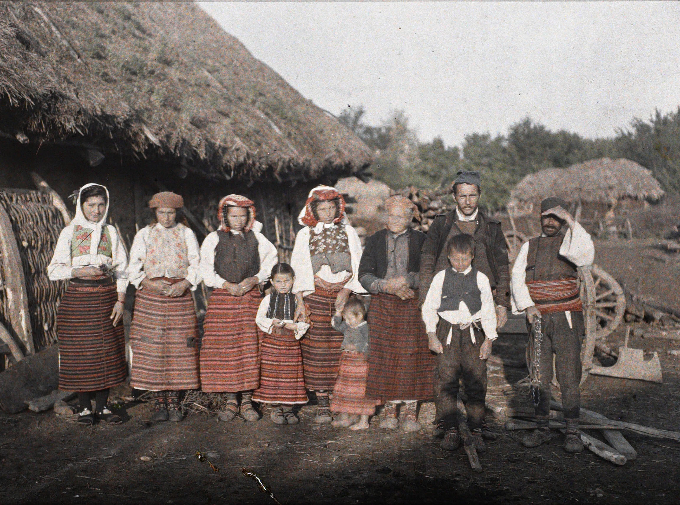 Грачаница, Косово, Сербия. Члены Задруги Марко Митровича, 1913 год, автор Огюст Леон (автохром)
