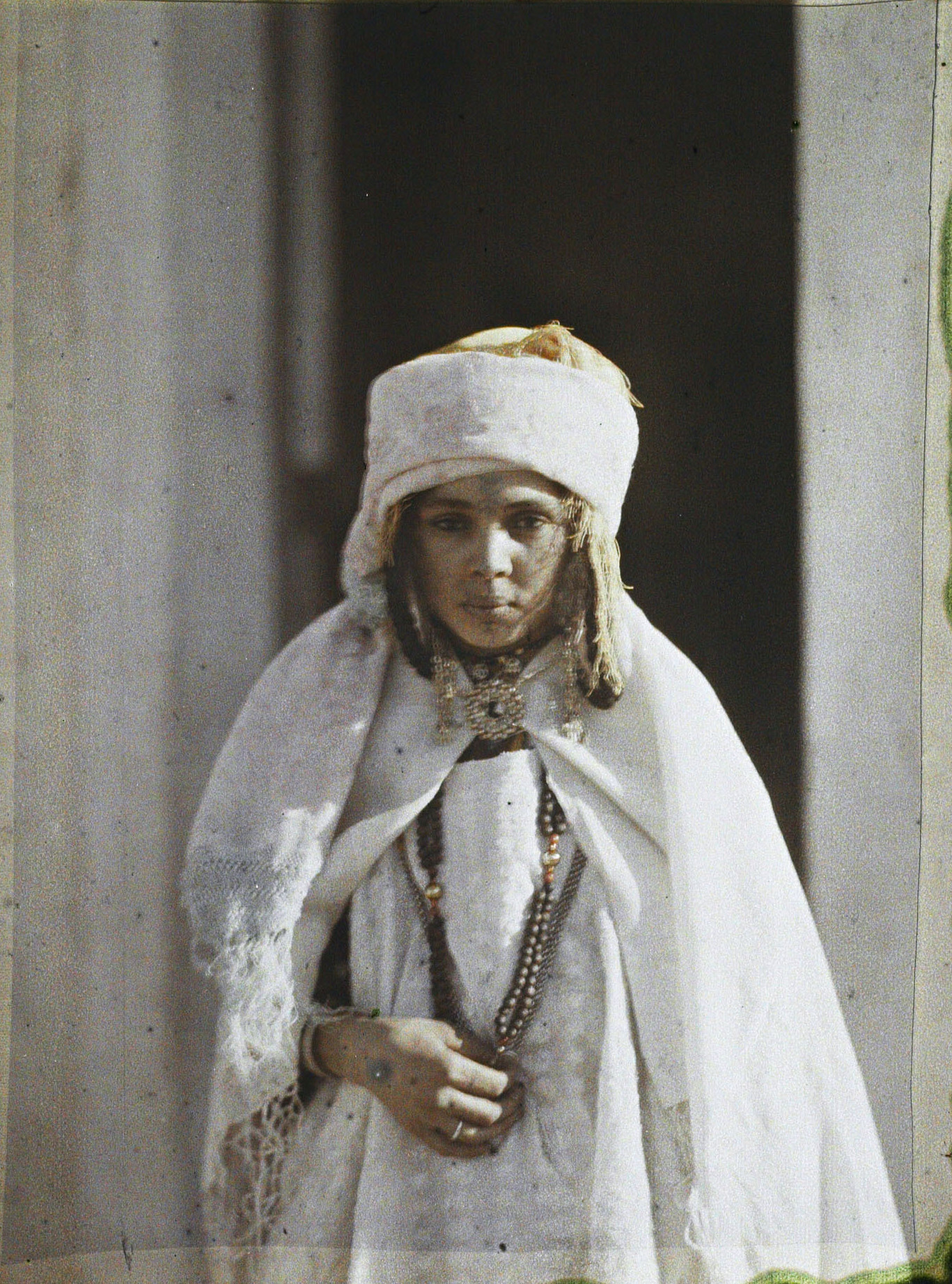 Гардая, Алжир. Молодая женщина из племени Ларбаа, 1929 год, автор Фредерик Гадмер (автохром)