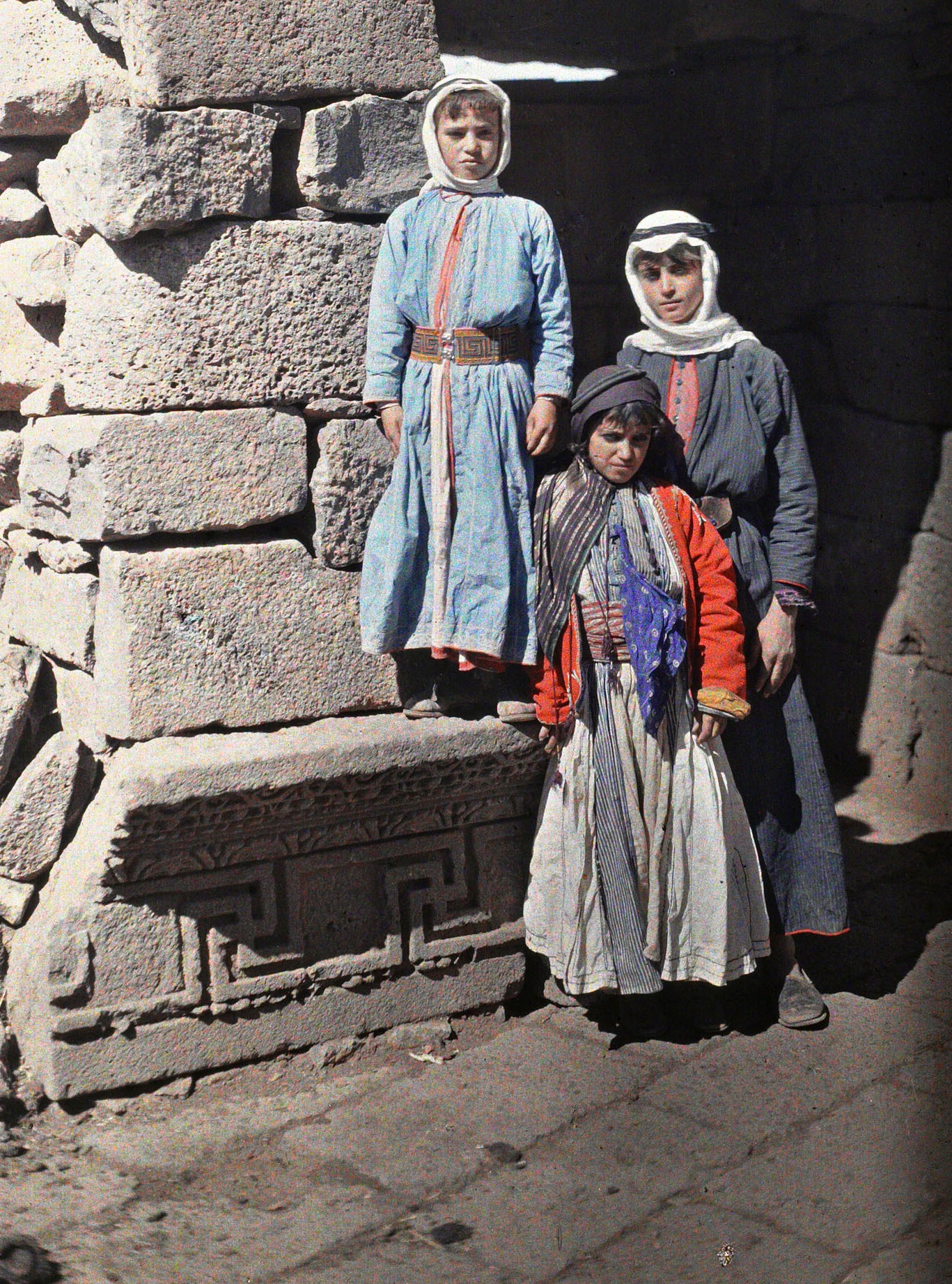Канават, Сирия. Молодые друзы, 1921 год, автор Фредерик Гадмер (автохром)
