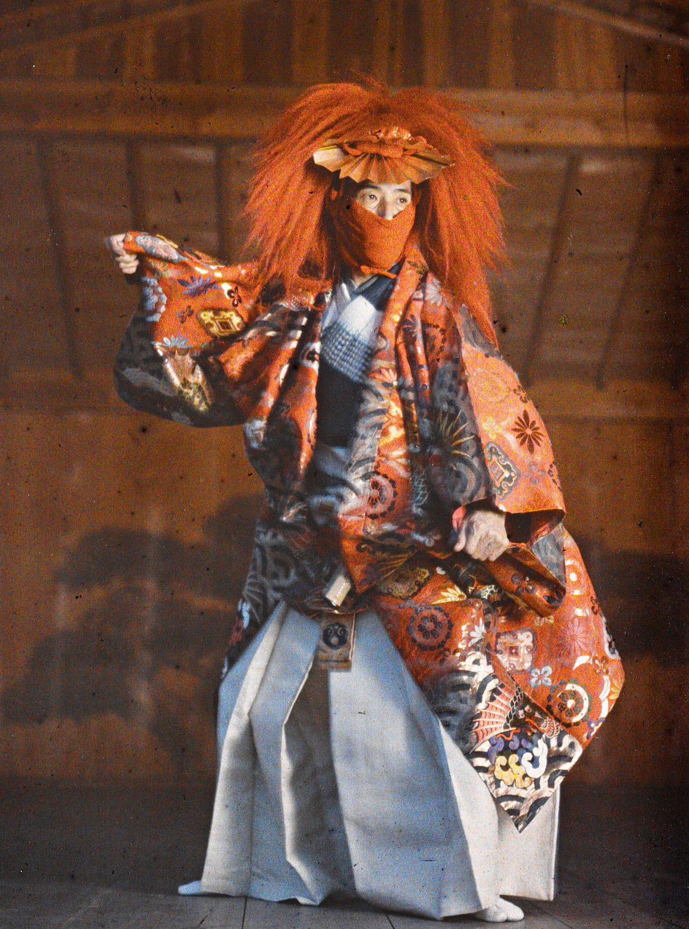 Киото, японский театр Но, ситэ (главный актер) пьесы Мотидзуки, играет Одзава-но-Томофуса, 1912 год, автор Стефан Пассе (автохром)
