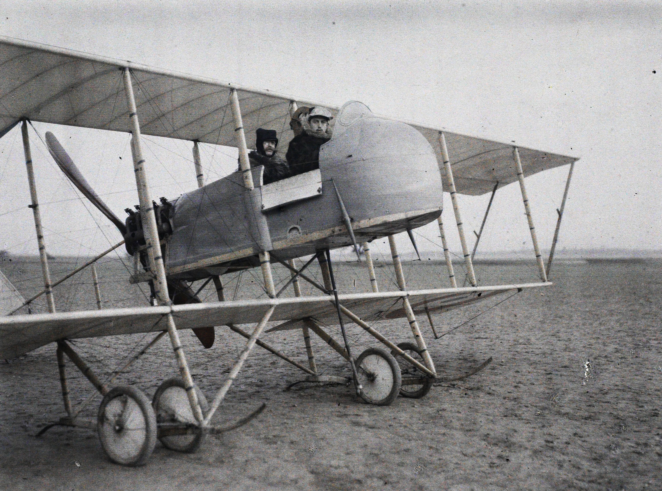 Ле-Тронкуа, Сомма, Франция. Самолет-разведчик, 1916 год, автор Стефан Пассе (автохром)