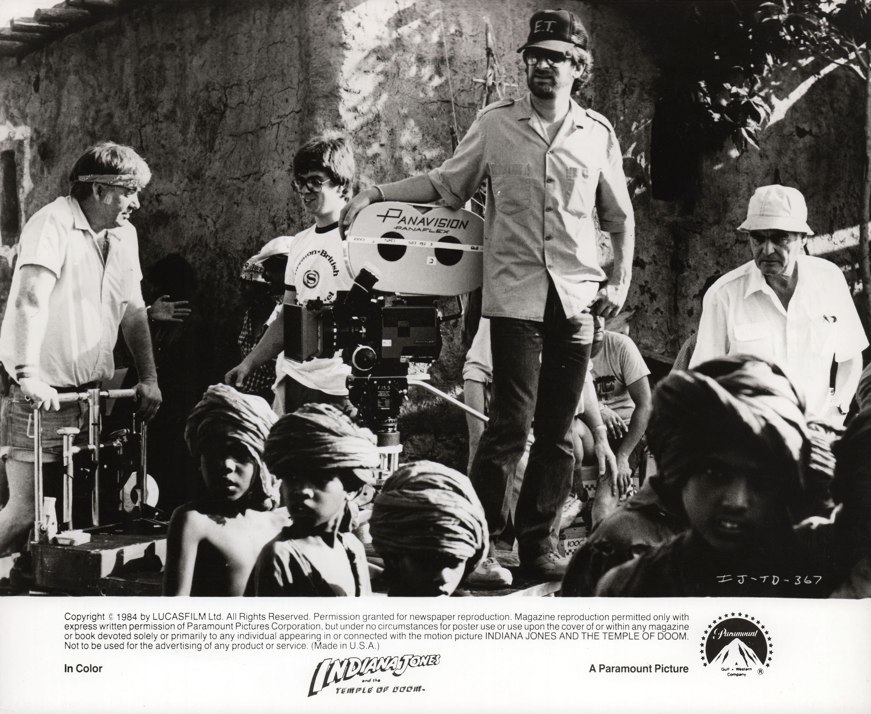Индиана Джонс и Храм Судьбы (Indiana Jones and the Temple of Doom, 1984), режиссёр Стивен Спилберг, американский постер к фильму, 1984 год (1)