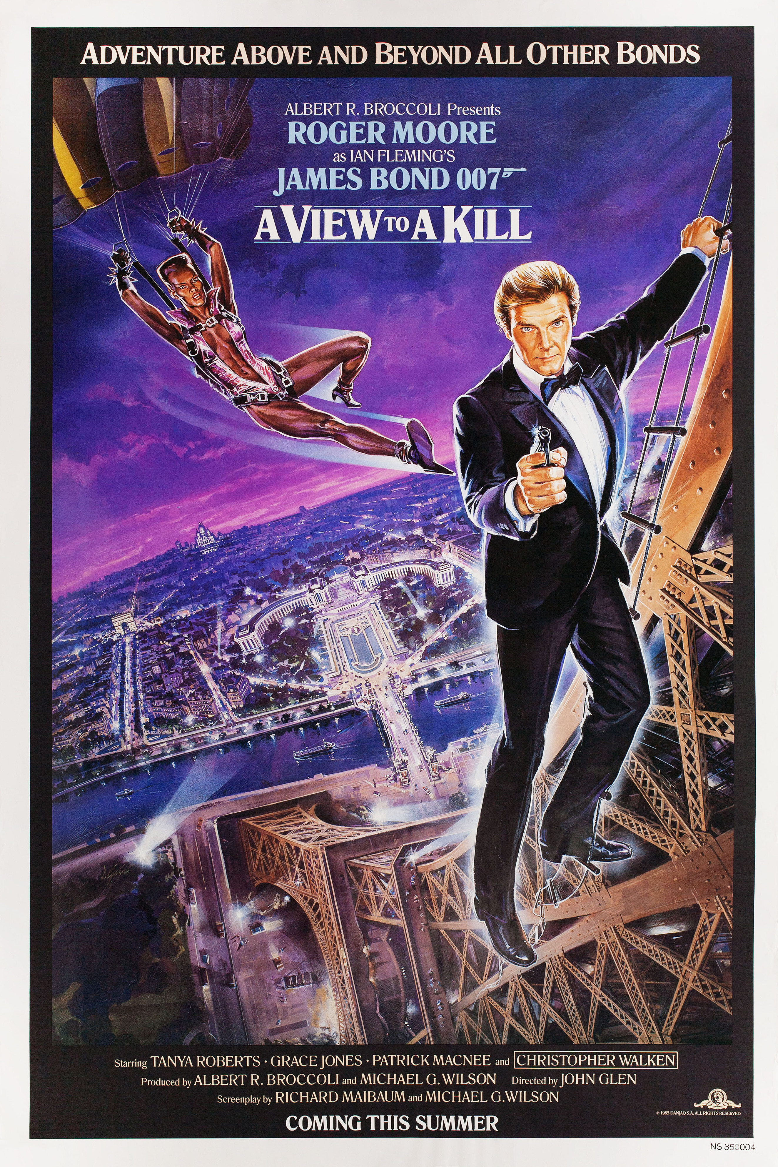 Вид на убийство (A View to a Kill, 1985), режиссёр Джон Глен, американский постер к фильму, автор Дэниел Гузи, 1985 год