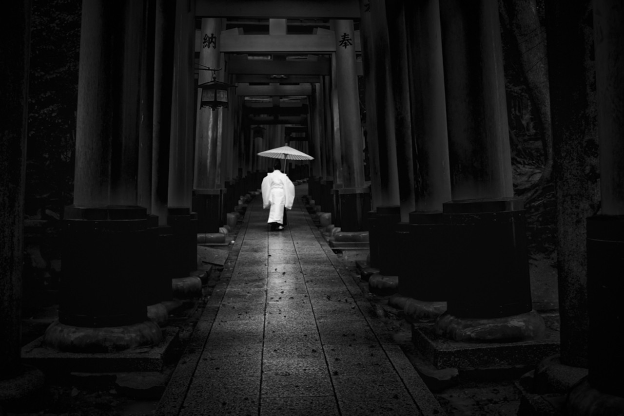 2020. Святилище тысяч ворот, Япония. Автор Синсукэ Есида