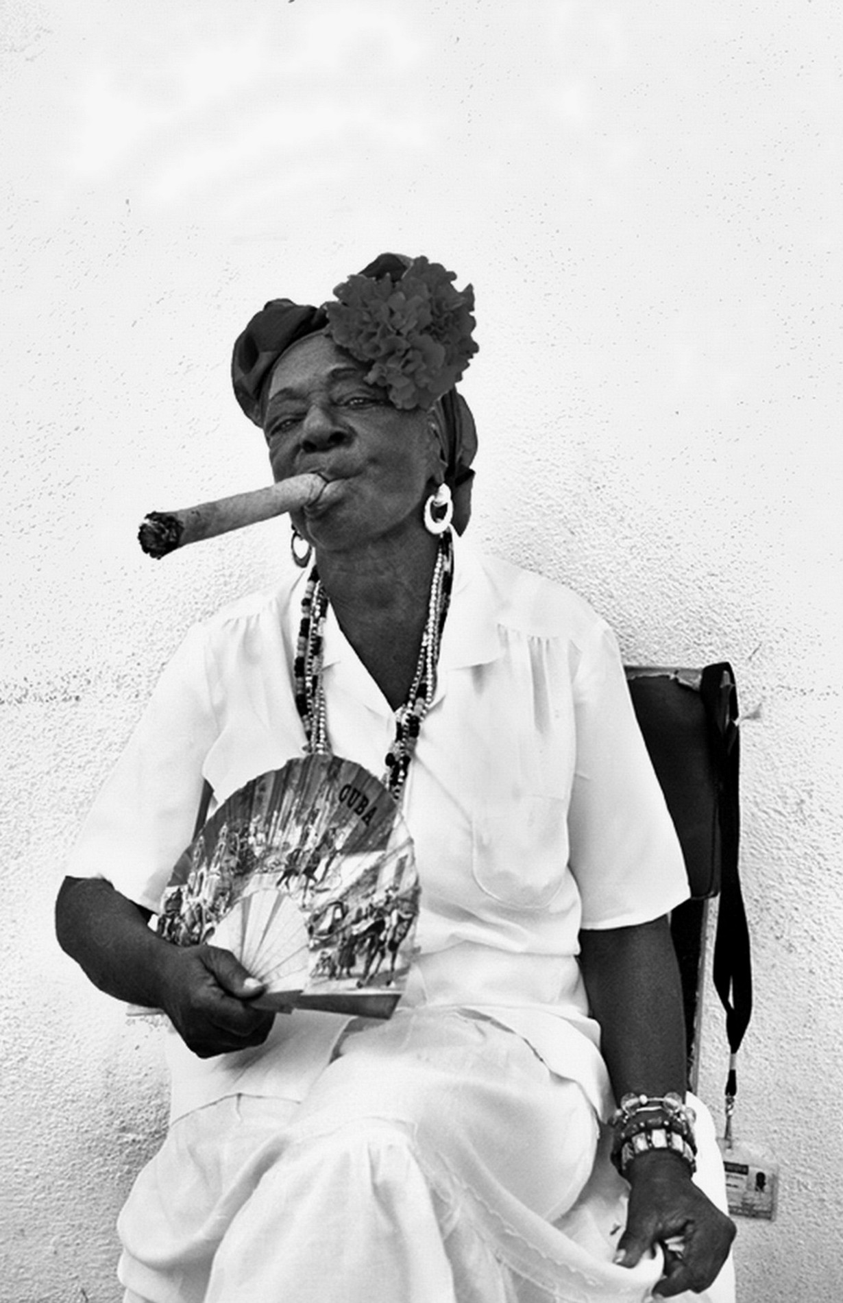 2 место в категории Люди среди профессионалов 2019. Дама с сигарой. Гавана, Куба. Автор Х. Аллен Беновиц