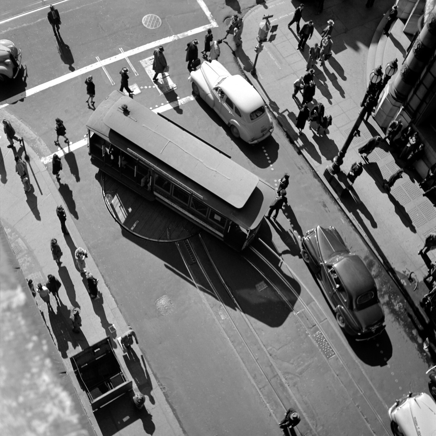 Разворот канатного трамвая, Маркет-стрит, Сан-Франциско, 1940–1950-е годы, фотограф Фред Лайон