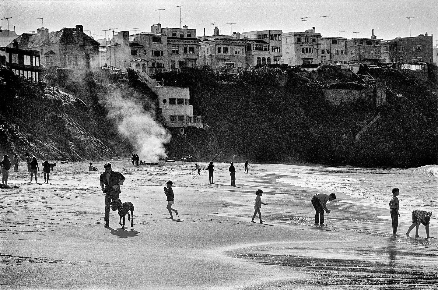 На пляже, Сан-Франциско, 1940–1950-е годы, фотограф Фред Лайон (13)