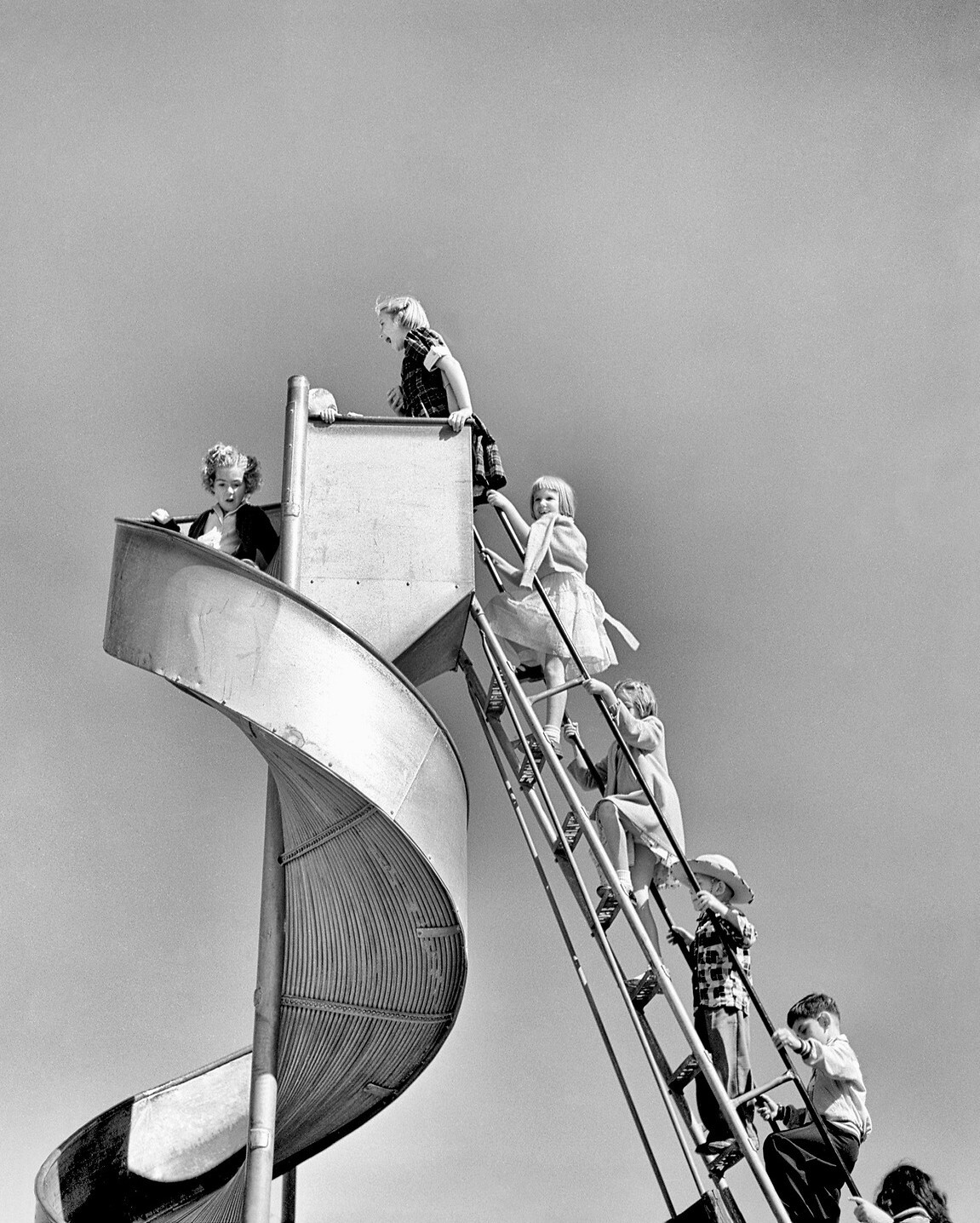 Детская горка, Сан-Франциско, 1940–1950-е годы, фотограф Фред Лайон (10)