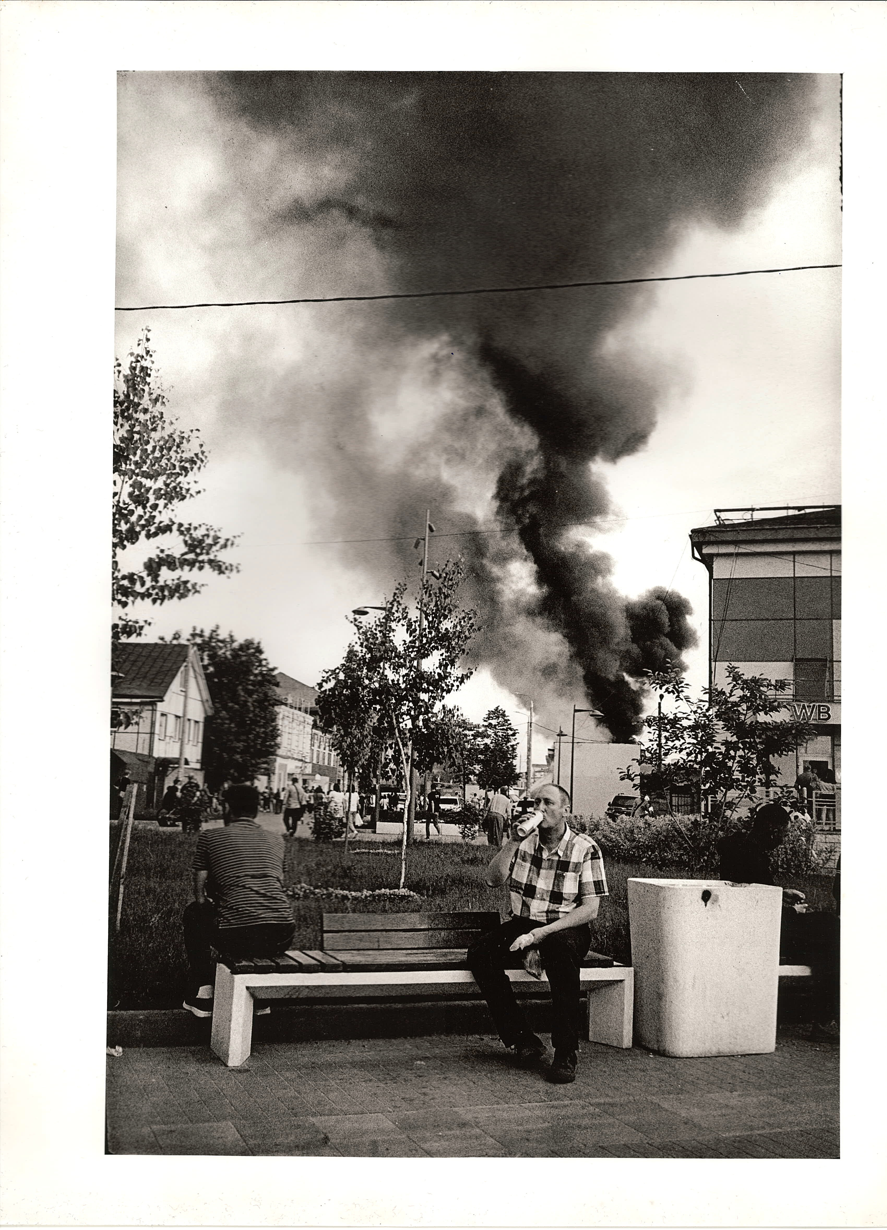 Пожар на канавинском рынке, лето 2025.
Лит-печать на Бромэкспресс-1, 30х40см