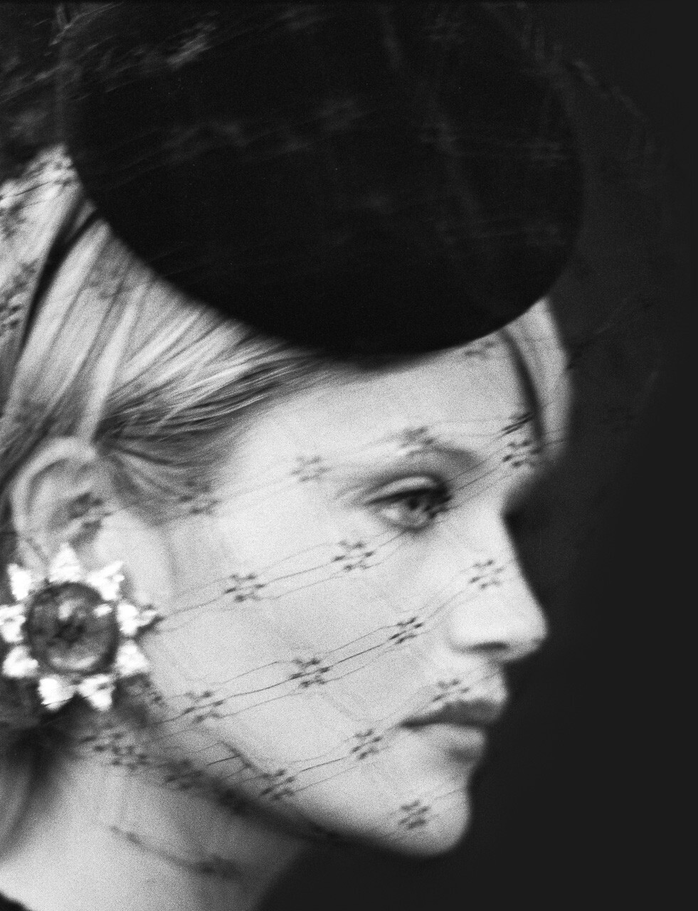 Хелена Кристенсен в Balmain, серия «Высокая мода», фотограф Бруно Бизанг