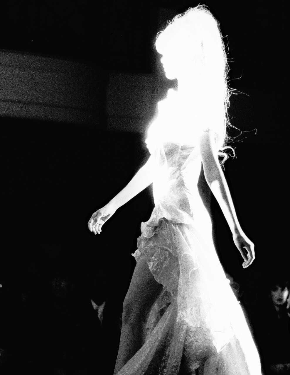Клаудия Шиффер в Versace, серия «Высокая мода», фотограф Бруно Бизанг (3)