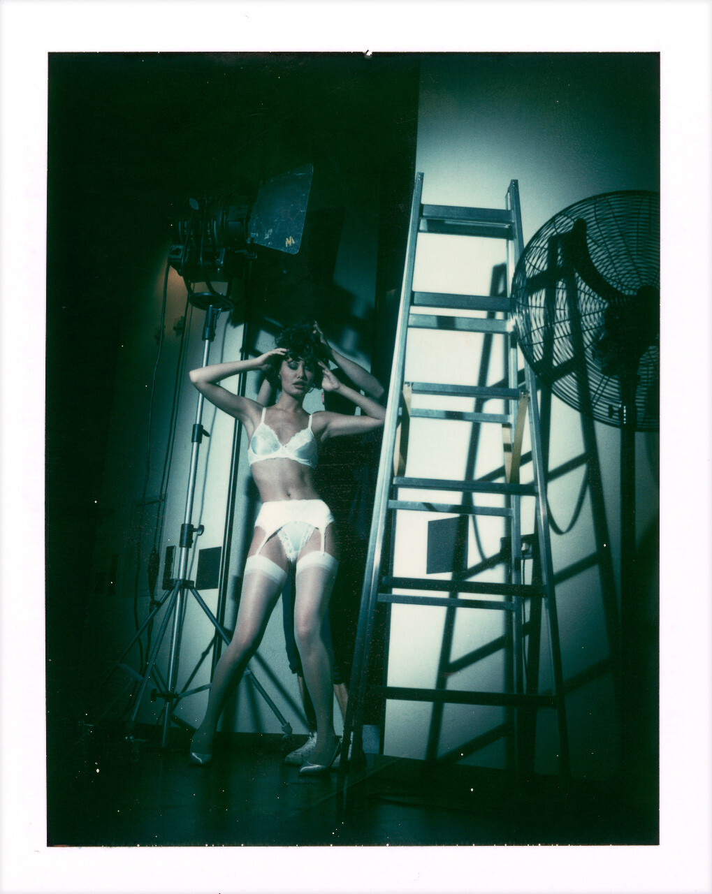 Sky N. для Palmers, Вена, 1992 год, серия «Polaworld», полароид, фотограф Бруно Бизанг (2)