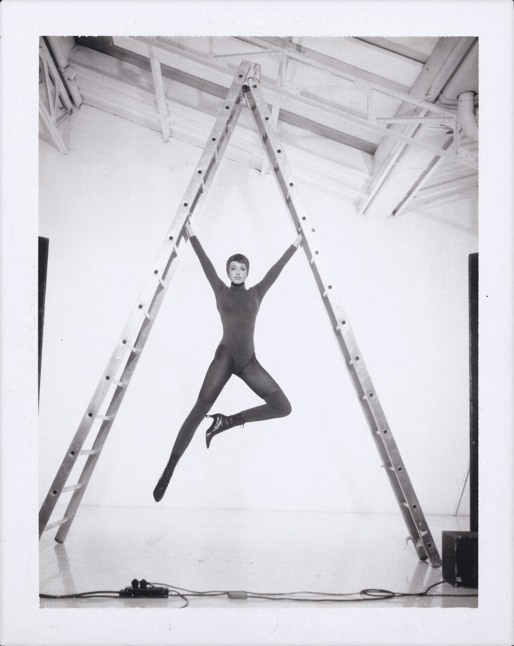 Для Wolford, Париж, 1993 год, серия «Polaworld», полароид, фотограф Бруно Бизанг
