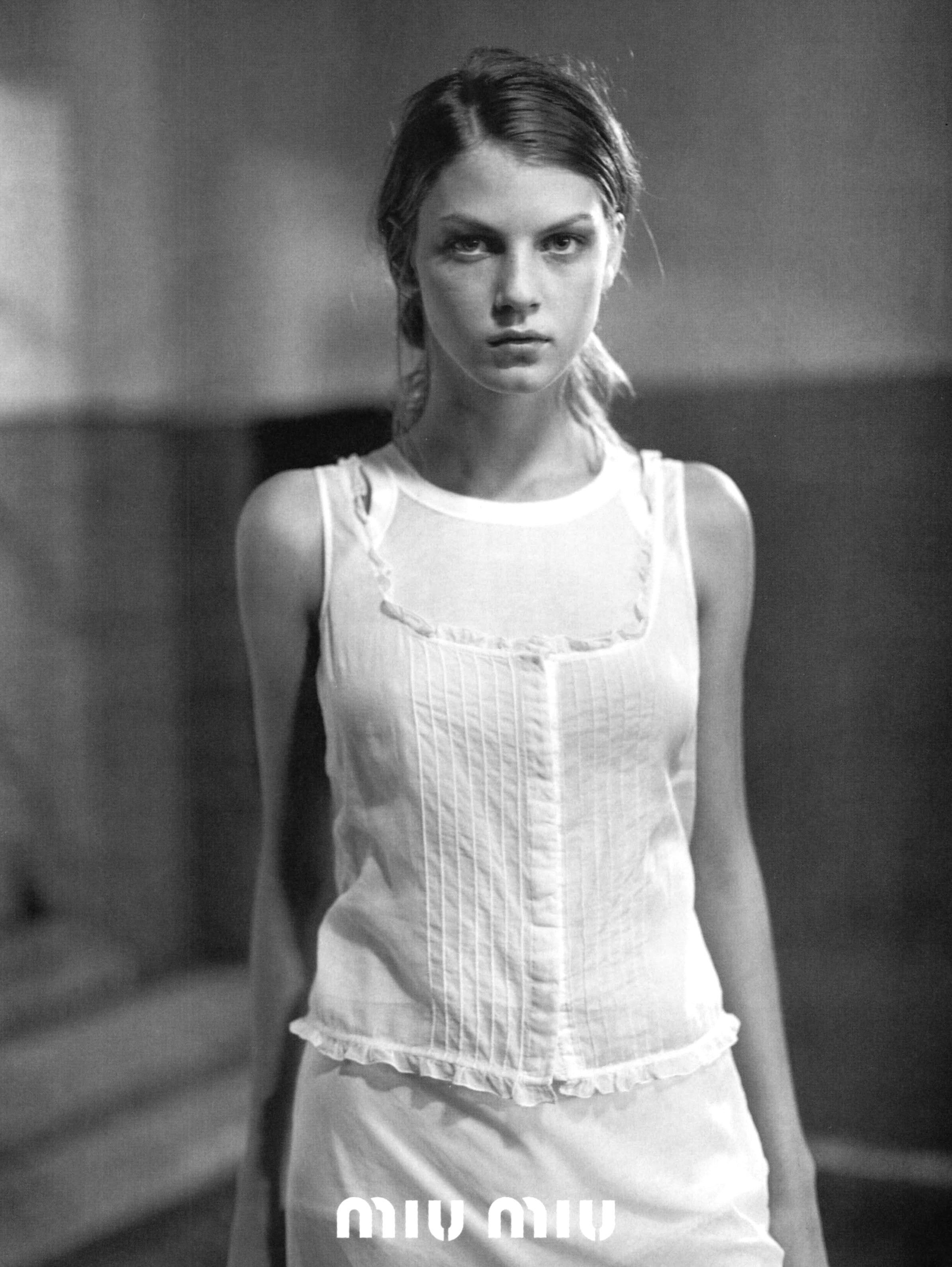 Кампейн Miu Miu 1997,  Vogue Italia, Одри Марней, фотограф Глен Лачфорд (7) — Модная фотография 90-х: от гламура к реализму / Камералабс